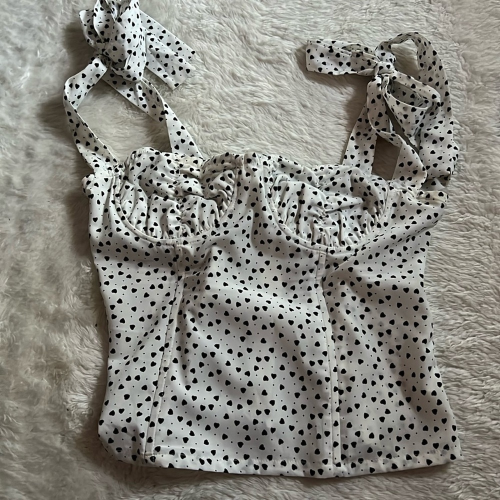 White and black heart corset-like top